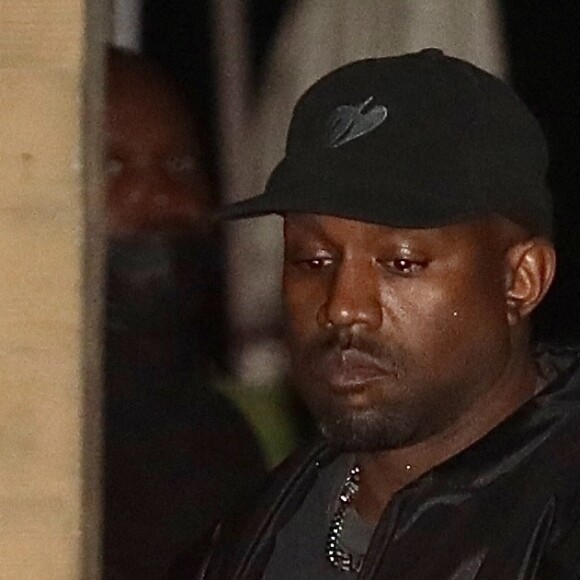 Exclusif - Kanye West à la sortie du restaurant "Nobu" à Los Angeles, le 2 novembre 2021.