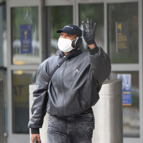 Exclusif - Kanye West à l'aéroport de New York (JFK), New York, le 19 octobre 2021.