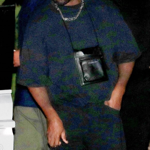 Kanye West à la sortie du restaurant "Nobu" à Los Angeles, le 30 septembre 2021.