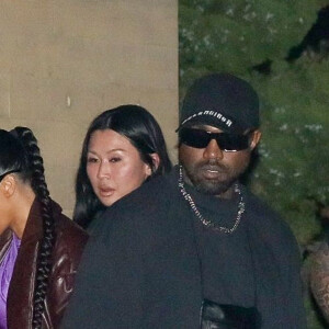 Kim Kardashian et Kanye West à la sortie du restaurant "Nobu" à Los Angeles, le 30 septembre 2021.