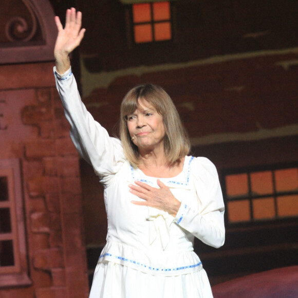 Chantal Goya sur la scène du Palais des Congrès dans son spectacle "Le soulier qui vole" à Paris, le 6 octobre 2019. © Philippe Baldini/Bestimage