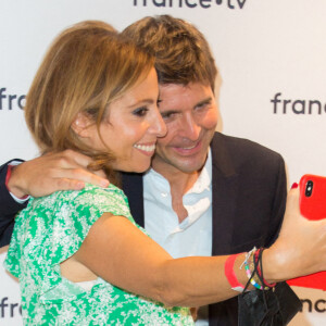 Lea Salame, Thomas Sotto - Photocall de la conférence de presse de rentrée de France Télévisions au Pavillon Gabriel à Paris. Le 24 août 2021