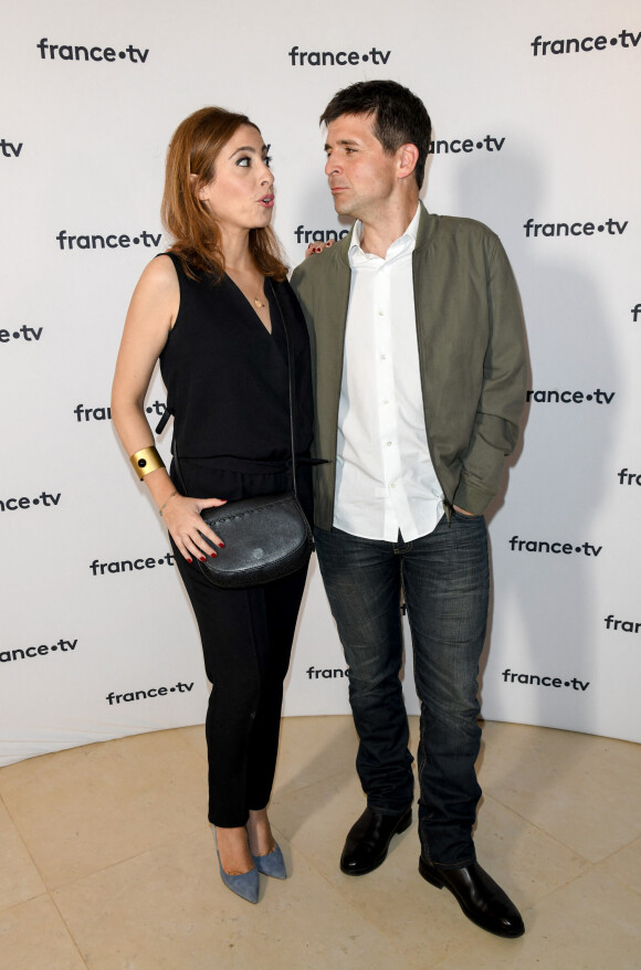 Léa Salamé et Thomas Sotto au photocall de la conférence de presse de France 2 au théâtre Marigny à Paris le 18 juin 2019 © Coadic Guirec / Bestimage  