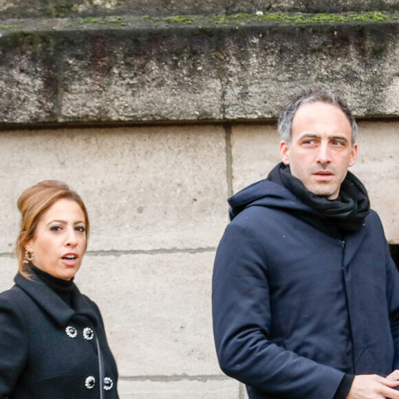 Léa Salamé et son compagnon Raphaël Glucksmann - Obsèques de Sébastien Demorand à la Coupole du crématorium du cimetière du Père-Lachaise à Paris, France, le 31 janvier 2020