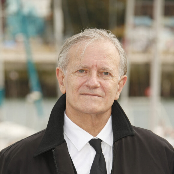 Francis Huster - Photocall lors du Festival de la Fiction de La Rochelle. Le 15 septembre 2021. © Christophe Aubert via Bestimage