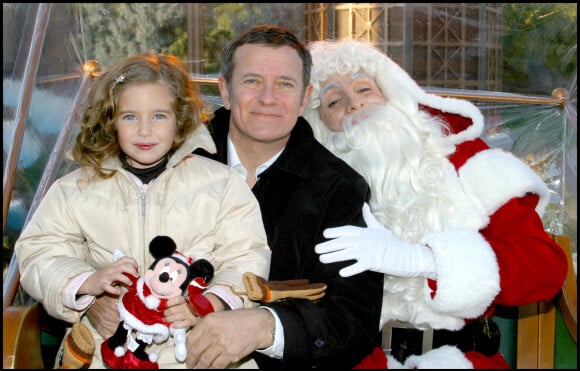 Archives - Francis Huster et sa fille Elisa célèbrent le Noël d'Eurodisney à DisneyLand Paris .
