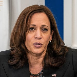 La vice-présidente des Etats-Unis Kamala Harris organise une table ronde bipartite virtuelle avec des maires de tout le pays sur l'accord bipartite sur les infrastructures et le cadre Build Back Better à Washington, le 28 octobre 2021.