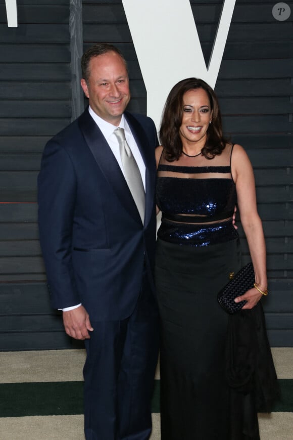 Kamala Harris et son mari Douglas Emhoff à la soirée "Vanity Fair Oscar Party" à Hollywood, le 22 février 2015.