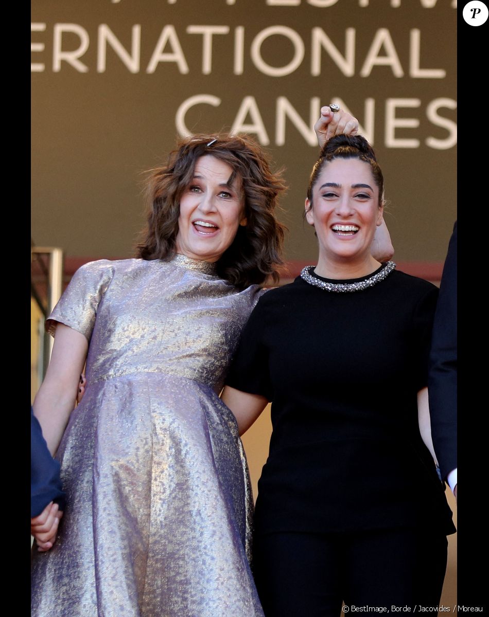 Valérie Lemercier, Victoria Sio - Montée des marches du film " Aline " lors du 74ème Festival International du Film de Cannes. Le 13 juillet 2021 © Borde-Jacovides-Moreau / Bestimage