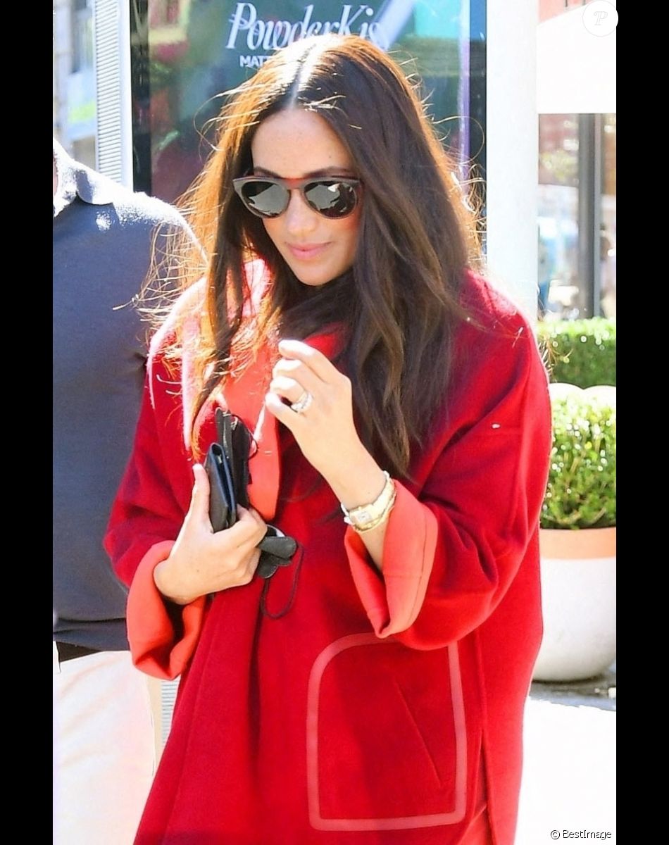 Le prince Harry, duc de Sussex et Meghan Markle sortent du restaurant Melba's à New York, le 24 septembre 2021.