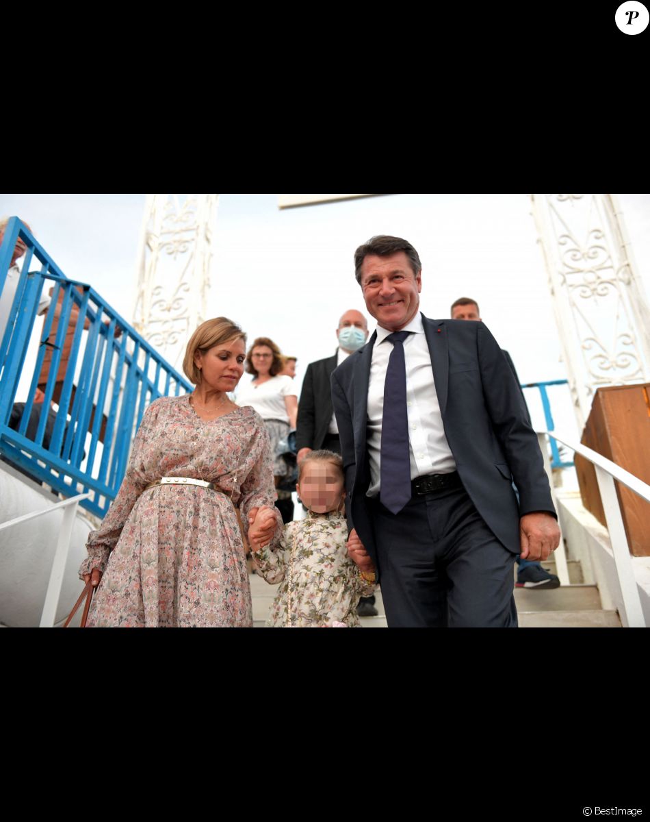 Christian Estrosi (le maire de Nice) et sa femme Laura Tenoudji Estrosi avec leur fille Bianca.