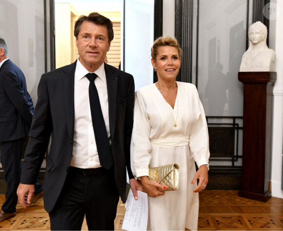 Exclusif - Christian Estrosi, avec sa femme Laura (Tenoudji) , sort de son bureau juste après la proclamation des résultats du second tour des élections municipales à Nice © Bruno Bebert / Bestimage