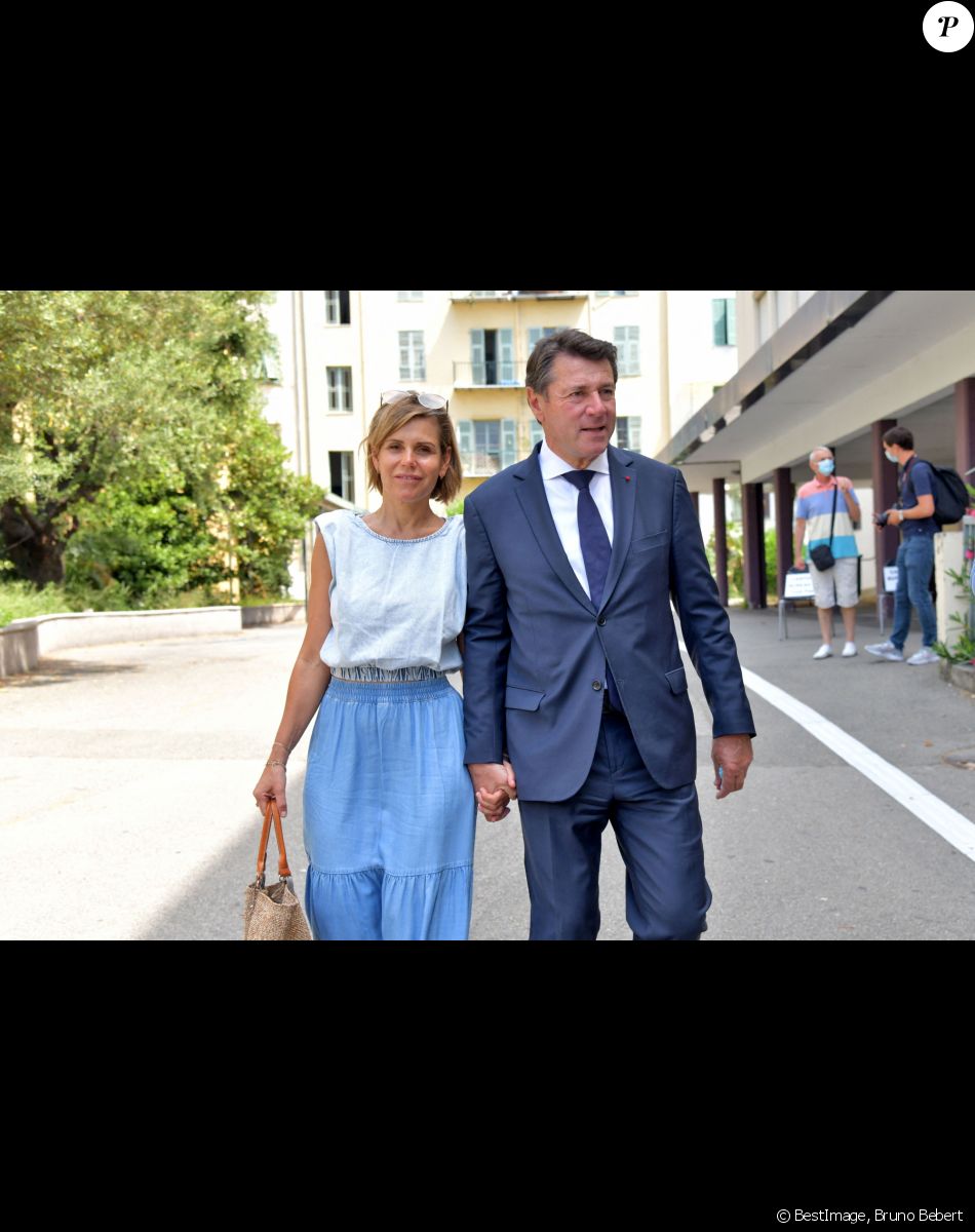 Christian Estrosi, le maire de Nice, et sa femme Laura Tenoudji Estrosi ont voté à Nice le 27 juin 2021 au collège Port Lympia, pour le second tour des élections régionales et départementales. © Bruno Bebert / Bestimage