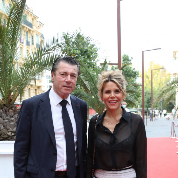 Christian Estrosi et sa femme Laura Tenoudji - Première du film "Boîte Noire" dans le cadre du Festival CINEROMAN au cinéma Pathé Gare du Sud à Nice. Le 19 juin 2021. © Denis Guignebourg/Bestimage