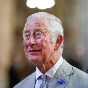 Le prince Charles visite la cathédrale d'Exeter à Devon, le 19 juillet 2021.