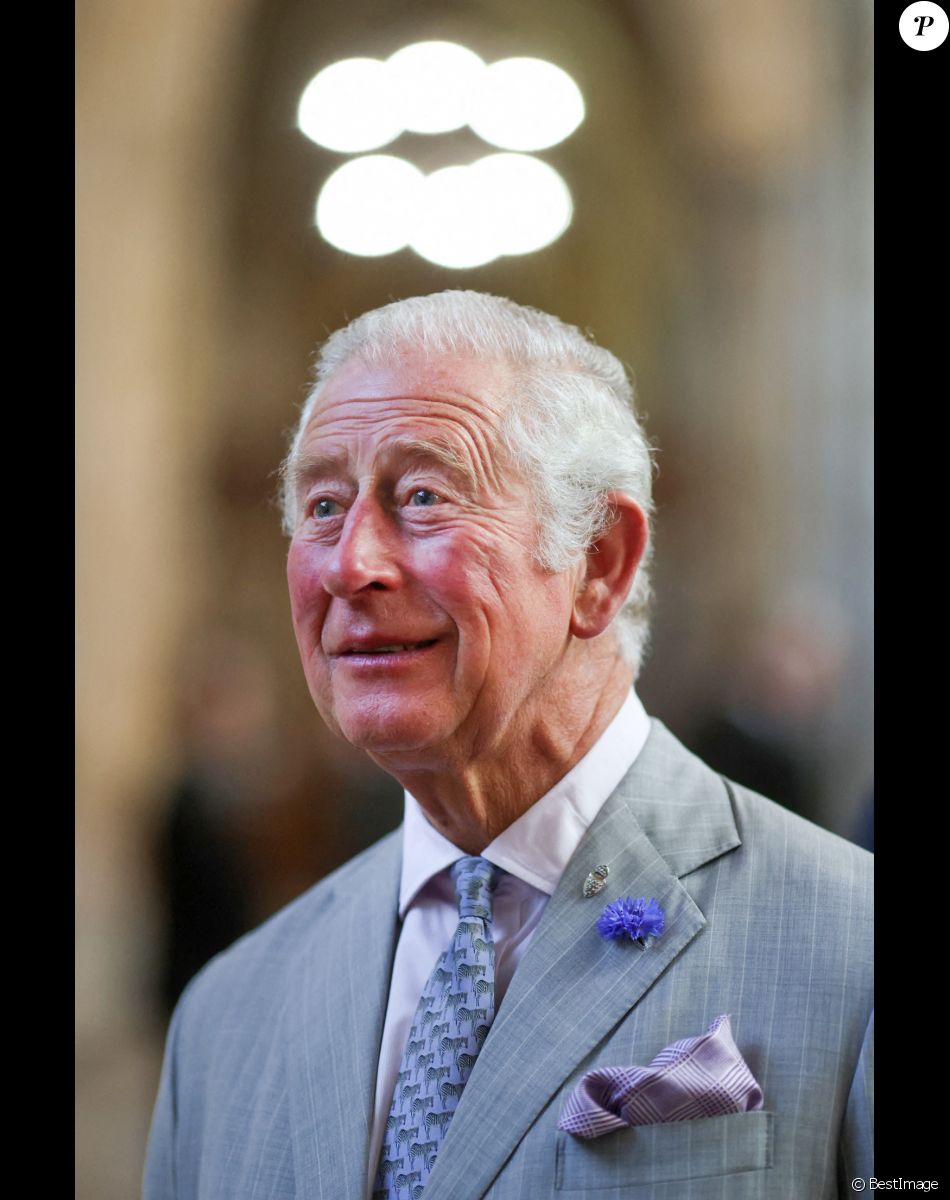 Le prince Charles visite la cathédrale d'Exeter à Devon, le 19 juillet 2021.