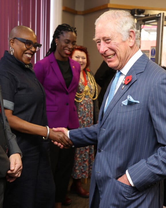 Le prince Charles, prince de Galles, rencontre les jeunes entrepreneurs de Prince's Trust au NatWest à Londres, Royaume Uni, le 11 novembre 2021.