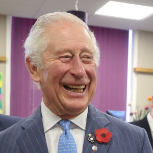 Le prince Charles, prince de Galles, rencontre les jeunes entrepreneurs de Prince's Trust au NatWest à Londres, Royaume Uni, le 11 novembre 2021.