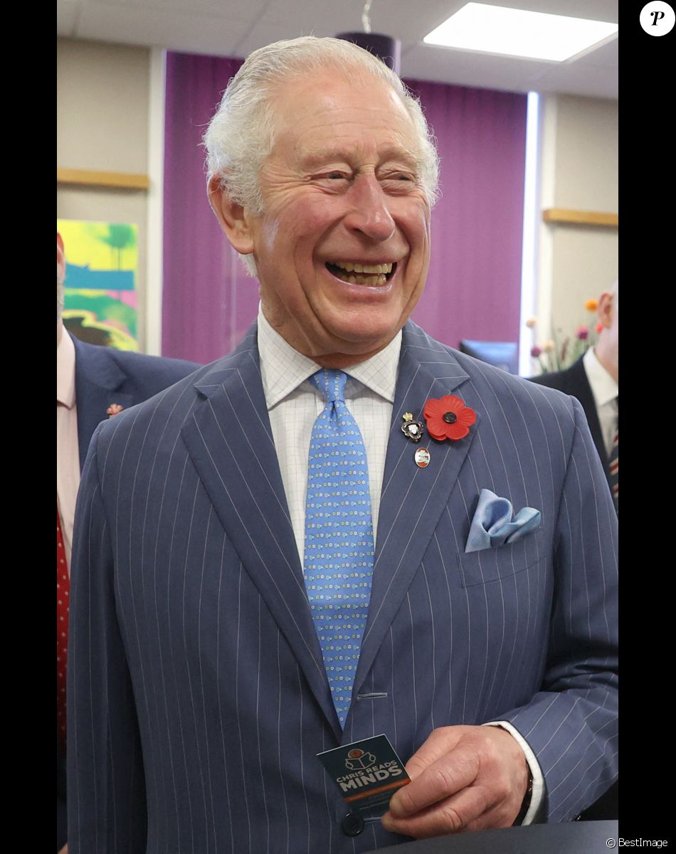 Le prince Charles, prince de Galles, rencontre les jeunes entrepreneurs de Prince's Trust au NatWest à Londres, Royaume Uni, le 11 novembre 2021.