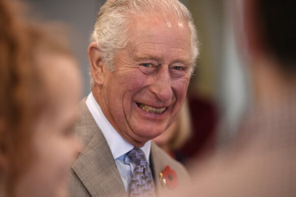 Le prince Charles, prince de Galles, visite le nouveau centre de l'association caritative "The Prince's Trust" à Newcastle, le 9 novembre 2021.