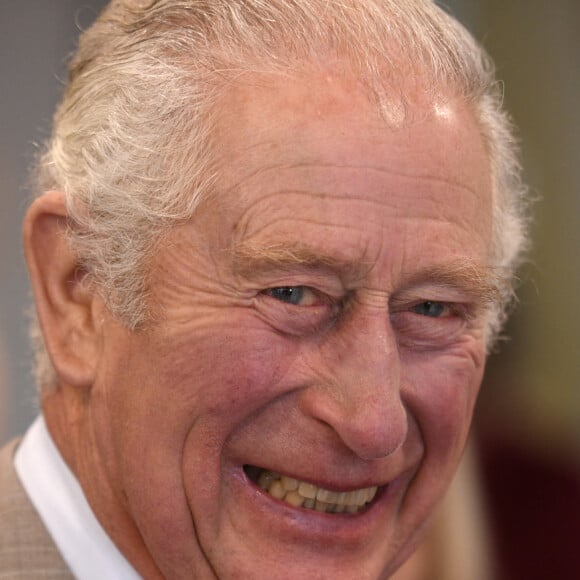 Le prince Charles, prince de Galles, visite le nouveau centre de l'association caritative "The Prince's Trust" à Newcastle, le 9 novembre 2021.