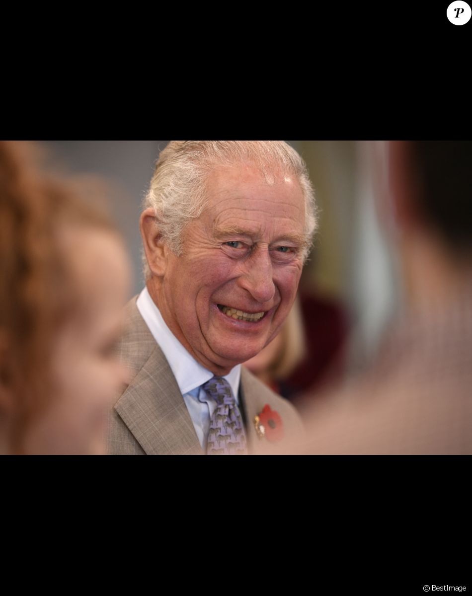Le prince Charles, prince de Galles, visite le nouveau centre de l'association caritative "The Prince's Trust" à Newcastle, le 9 novembre 2021.