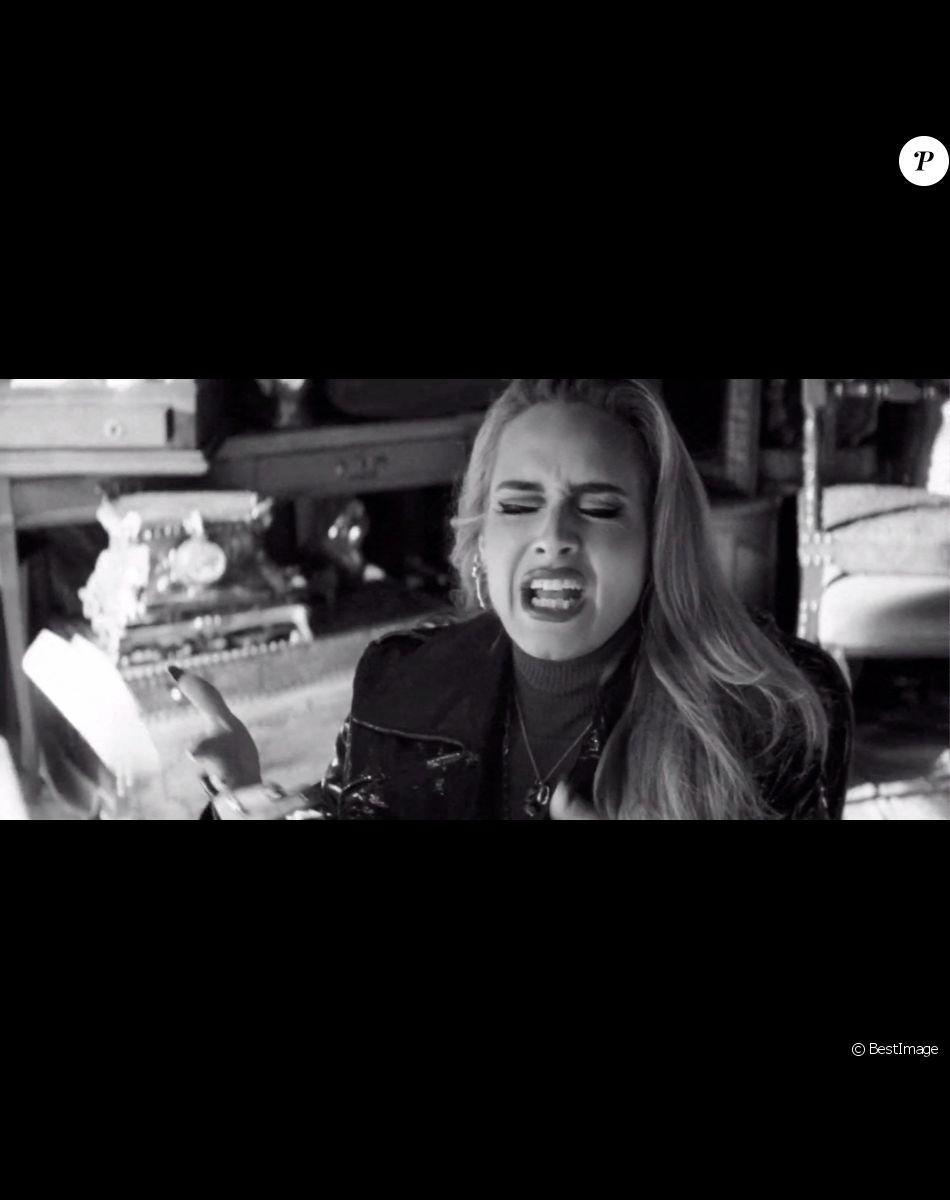 Captures d'écran du clip de la nouvelle chanson d'Adele, "Easy On Me".