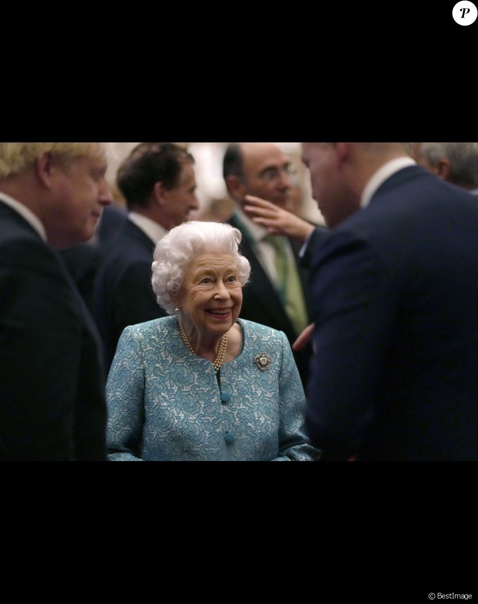 La reine Elisabeth II d’Angleterre et Boris Johnson (Premier ministre du Royaume-Uni) - Réception du "Global Investment Conference" au château de Windsor, le 19 octobre 2021.