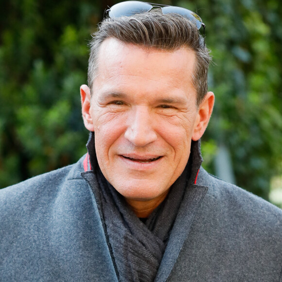 Benjamin Castaldi quitte le studio Gabriel à Paris, après l'enregistrement de l'émission "Vivement Dimanche" consacrée à Y.Montand et diffusée le 14 novembre 2021 sur France 2. Le 28 octobre 2021. © Christophe Clovis / Bestimage