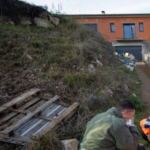 La maison en construction de Delphine Jubillar (Aussaguel) , disparue sans laisser de traces depuis le 16 décembre 2020 à Cagnac les Mines dans le Tarn. Un gendarme et une équipe du service des eaux ont mené des investigations pour chercher des traces dans le réseau raccordé à la maison. Le 7 janvier 2021  © Frédéric Maligne / Bestimage