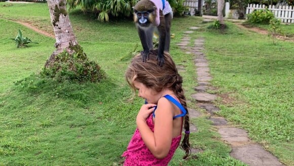 Amélie Mauresmo visite le Cameroun avec ses enfants et partage des photos de son séjour sur son compte Instagram.