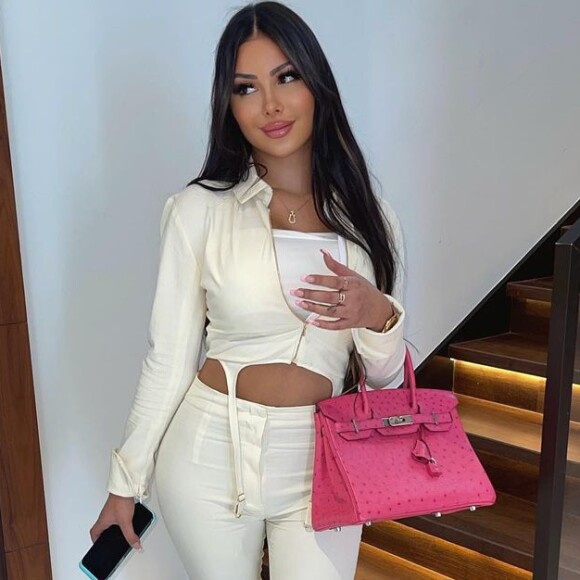 Maeva Ghennam célibataire : elle envoie un message cinglant à son ex