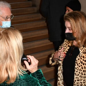 Nicole Garcia, Catherine Deneuve et Lionel Jospin - Avant-première du film "Amants", soirée d'ouverture de la rétrospective Nicole Garcia à la Cinémathèque française. Paris, le 15 novembre 2021. © Veeren/Bestimage