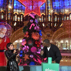 Hélène Sy, Leïla Bekhti, Omar Sy, Louane Emera - Inauguration des vitrines et du sapin de Noël des Galeries Lafayette Haussmann à Paris. Le 17 novembre 2021.