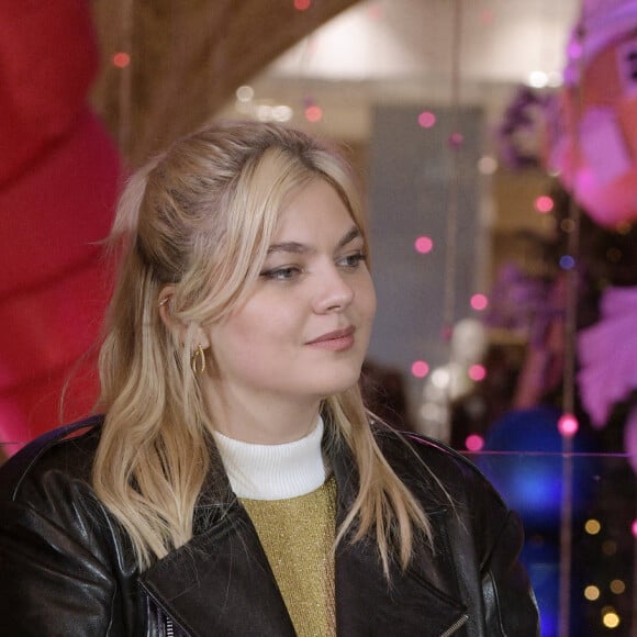 Leïla Bekhti et Louane Emera - Inauguration des vitrines et du sapin de Noël des Galeries Lafayette Haussmann à Paris. Le 17 novembre 2021.