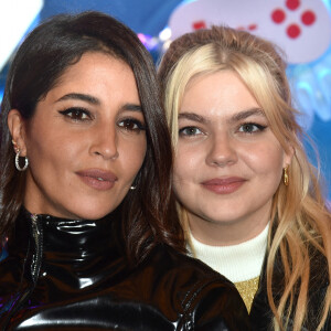 Leïla Bekhti et Louane Emera - Inauguration des vitrines et du sapin de Noël des Galeries Lafayette Haussmann à Paris. Le 17 novembre 2021.