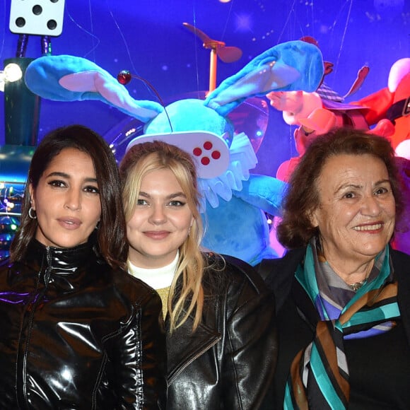 Omar Sy et sa femme Hélène Sy, Leïla Bekhti, Louane Emera - Inauguration des vitrines et du sapin de Noël des Galeries Lafayette Haussmann à Paris. Le 17 novembre 2021.