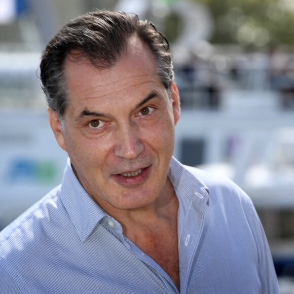 Samuel Labarthe au photocall de "Les Petits Meurtres d'Agatha Christie" lors de la 19ème édition du Festival de la Fiction TV de la Rochelle, le 14 septembre 2017. © Patrick Bernard/Bestimage
