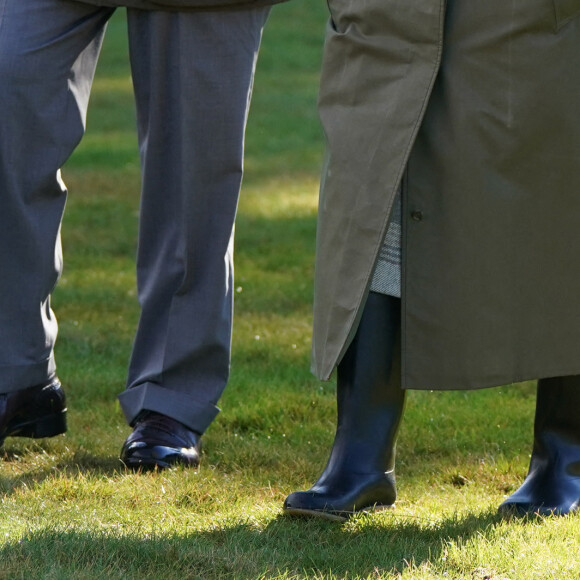 La reine Elisabeth II d'Angleterre et le prince Charles, prince de Galles, lancent le début de la saison de plantation officielle du Queen's Green Canopy (QGC) au domaine de Balmoral, Royaume Uni, le 1er octobre 2021.