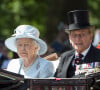 La reine Elisabeth II d'Angleterre, le prince Philip, duc d'Edimbourg - La famille royale d'Angleterre au palais de Buckingham pour assister à la parade "Trooping The Colour" à Londres le 17 juin 2017.