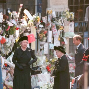 Elizabeth II lors des funérailles de la princesse Diana à Londres, à Westminster, en 1997. 