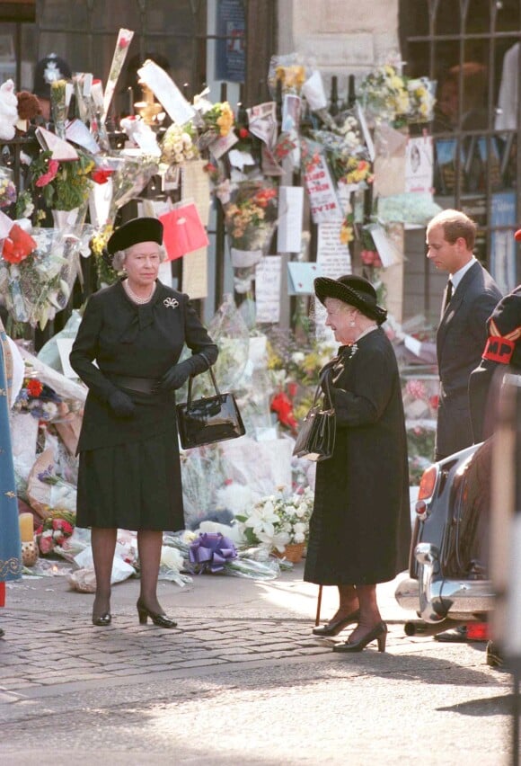 Elizabeth II lors des funérailles de la princesse Diana à Londres, à Westminster, en 1997. 