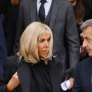 Brigitte Macron et Nicolas Sarkozy - Sorties de la messe funéraire en hommage à Bernard Tapie en l'église Saint-Germain-des-Prés à Paris. Le 6 octobre 2021