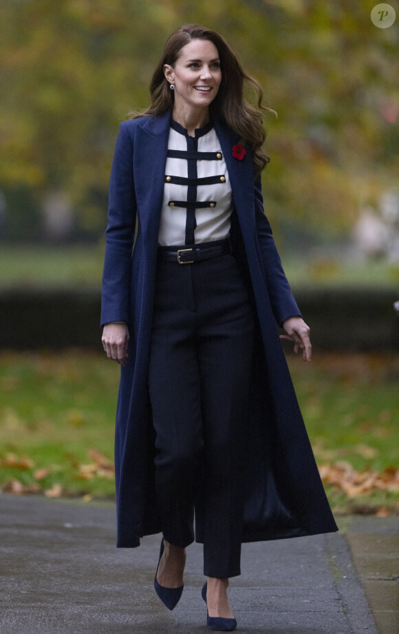 Kate Middleton, duchesse de Cambridge, assiste à l'ouverture de deux nouvelles galeries au musée de la guerre à Londres, le 10 novembre 2021.