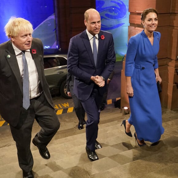 Boris Johnson, le prince William et Catherine Kate Middleton, duc et duchesse de Cambridge lors de la réception royale au Musée Kelvingrove dans le cadre de la journée du Sommet des leaders mondiaux COP26 à Glasgow le 1er novembre 2021.