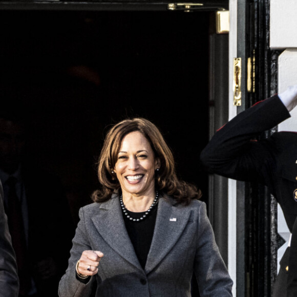 Joe Biden et Kamala Harris lors de la signature d'un accord d'infrastructure à Washington. Le 15 novembre 2021 © Michael Brochstein / Zuma Press / Bestimage 