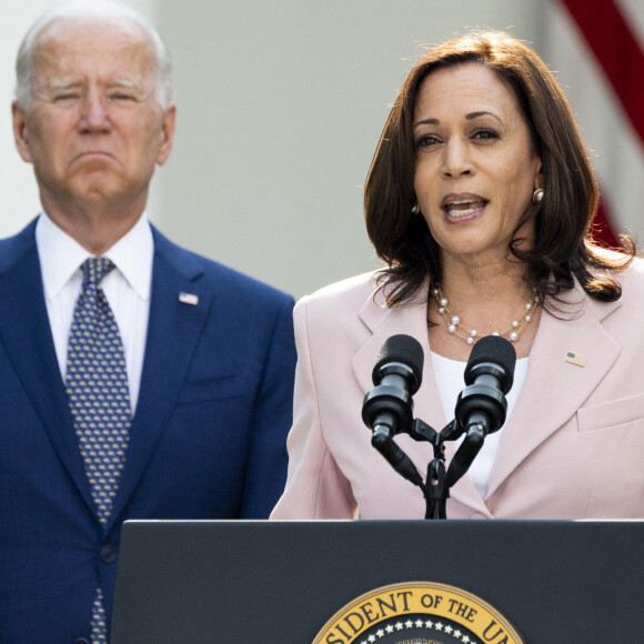 Joe Biden et Kamala Harris lors de la remise de médailles d'or aux membres de la police du Capitole à Washington et à la DC Metropolitan Police pour avoir exercé leurs devoirs face à l'insurrection populaire. © Michael Brochstein / Zuma Press / Bestimage 