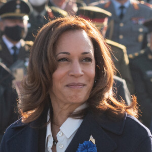 Kamala Harris, vice-présidente des États-Unis lors d'une cérémonie à l'Arc de Triomphe et sur la Tombe du Soldat inconnu, dans le cadre des commémorations marquant le 103ème anniversaire de l'armistice du 11 novembre 1918, mettant fin à la Première Guerre mondiale (WWI) à l'Arc de Triomphe à Paris, France, le 11 novembre 2021. © Laurent Zabulon/Pool/Bestimage 