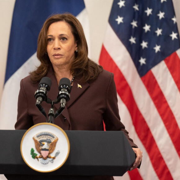 La vice-président des États-Unis, Kamala Harris, prononce une allocution lors d'une conférence de presse à l'hôtel Intercontinental à Paris, France on November 12, 2021. 