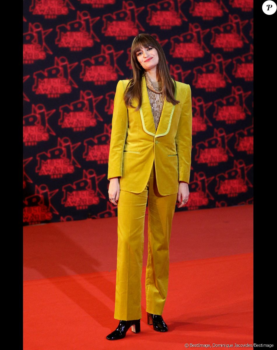 Clara Luciani lors de la 23ème édition des NRJ Music Awards 2021 au Palais des Festivals de Cannes, le 20 novembre 2021. © Dominique Jacovides/Bestimage